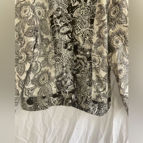 Chicos Jacket Black White Floral Kimono Jacket Silk Linen blend Size 2 / Medium - Picture 5 of 13